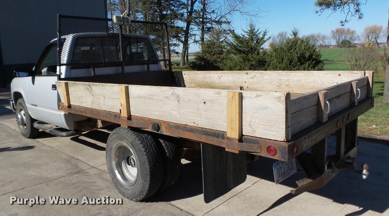 image for item K1353 1995 Chevrolet 3500 flatbed pickup truck