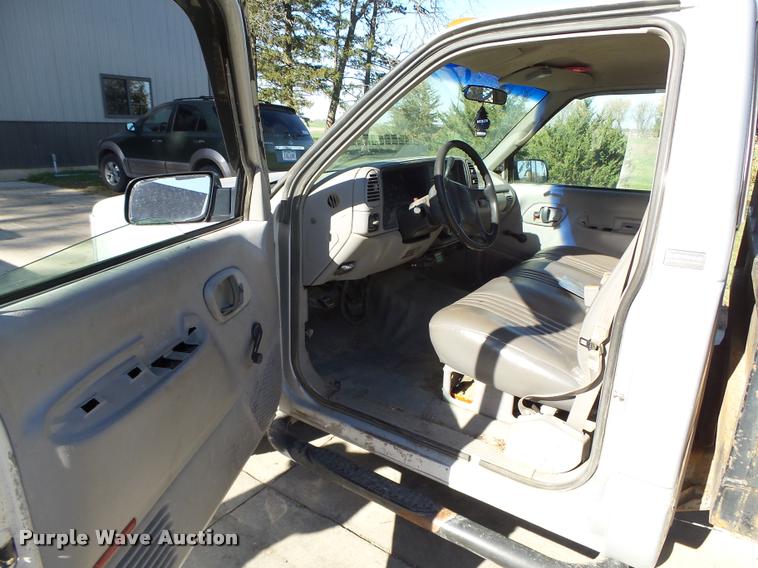 image for item K1353 1995 Chevrolet 3500 flatbed pickup truck