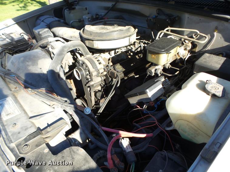 image for item K1353 1995 Chevrolet 3500 flatbed pickup truck