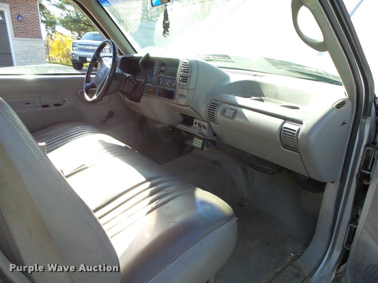 image for item K1353 1995 Chevrolet 3500 flatbed pickup truck