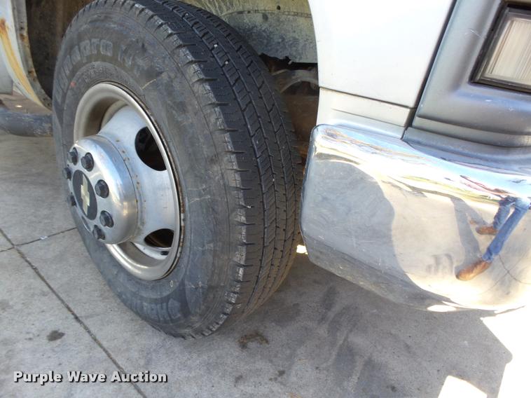 image for item K1353 1995 Chevrolet 3500 flatbed pickup truck