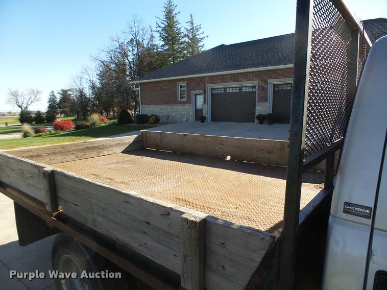 image for item K1353 1995 Chevrolet 3500 flatbed pickup truck