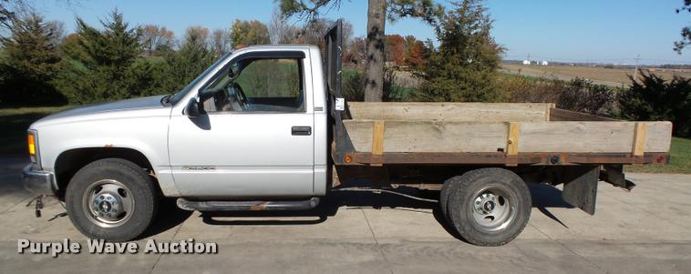 image for item K1353 1995 Chevrolet 3500 flatbed pickup truck