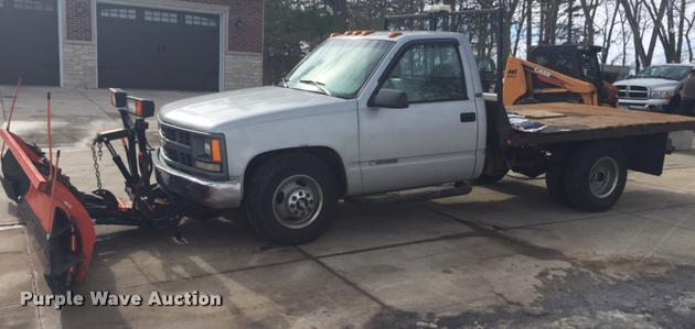 image for item K1353 1995 Chevrolet 3500 flatbed pickup truck