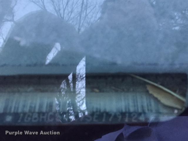 image for item K1353 1995 Chevrolet 3500 flatbed pickup truck