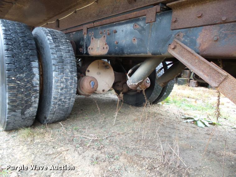 image for item K2473 1995 Ford L9000 dump truck