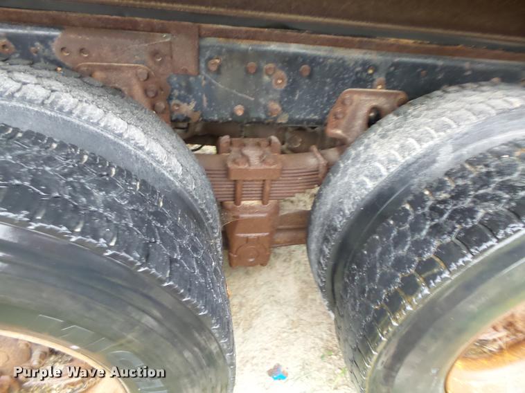 image for item K2473 1995 Ford L9000 dump truck