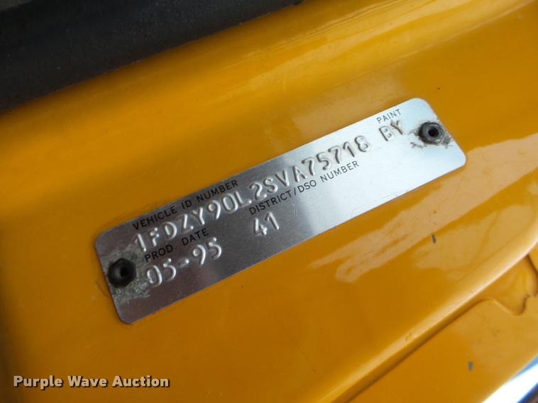 image for item K2473 1995 Ford L9000 dump truck