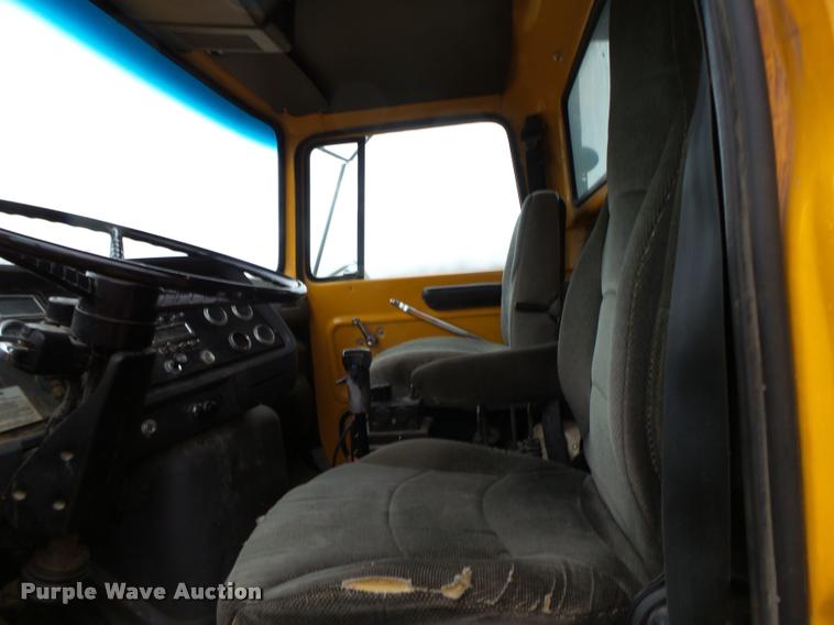 image for item K2473 1995 Ford L9000 dump truck