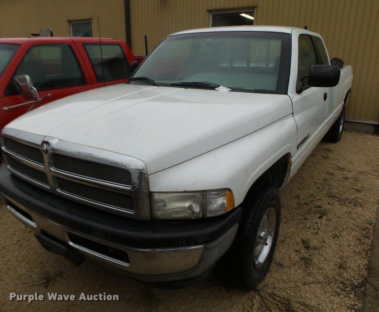 image for item K2495 1996 Dodge Ram 1500 Club Cab pickup truck