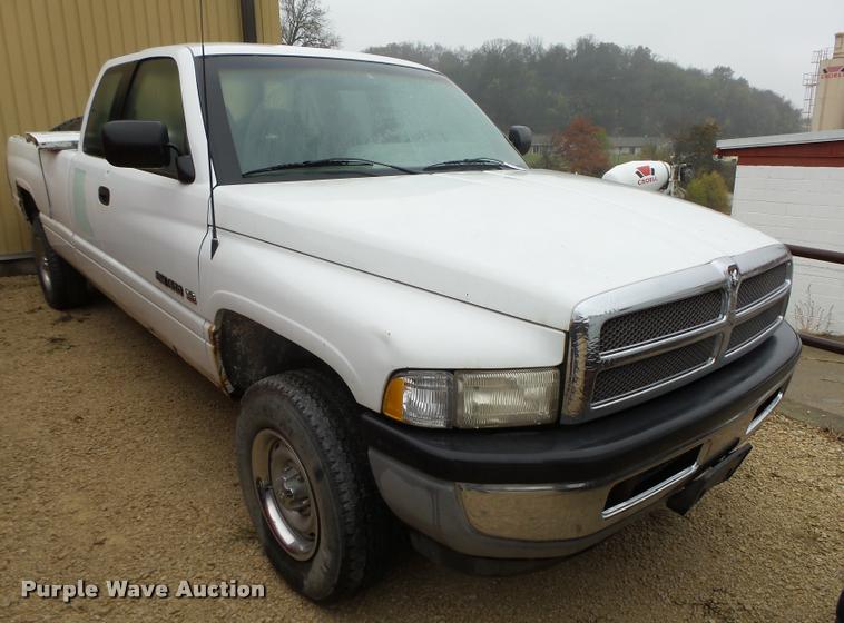 image for item K2495 1996 Dodge Ram 1500 Club Cab pickup truck