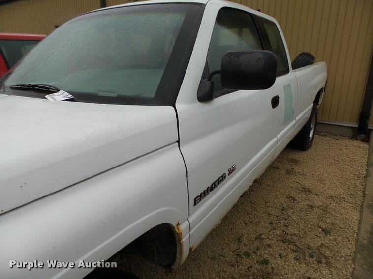 image for item K2495 1996 Dodge Ram 1500 Club Cab pickup truck
