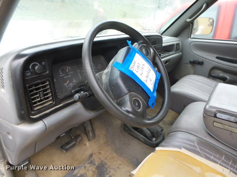 image for item K2495 1996 Dodge Ram 1500 Club Cab pickup truck