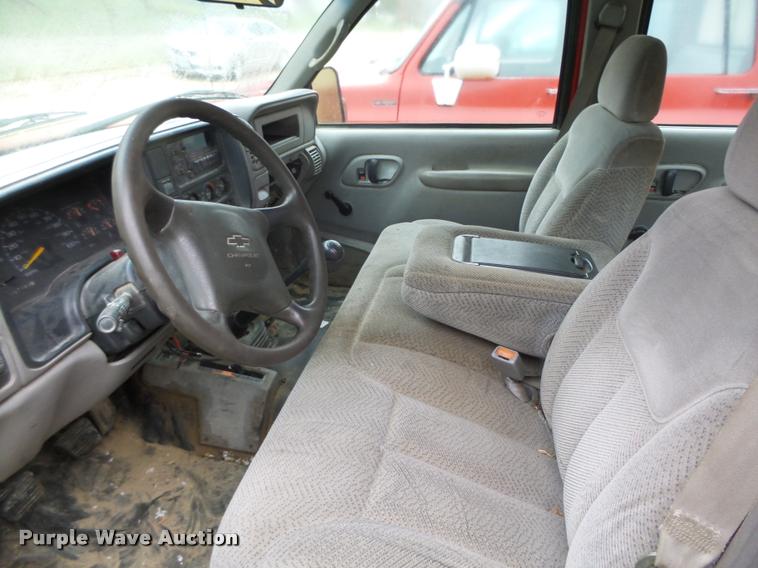 image for item K2496 1999 Chevrolet 3500 Crew Cab utility truck