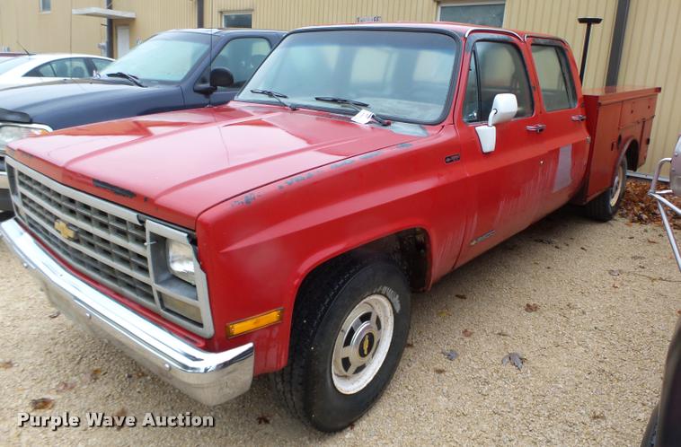 image for item K2497 1991 Chevrolet 3500 Crew Cab utility truck