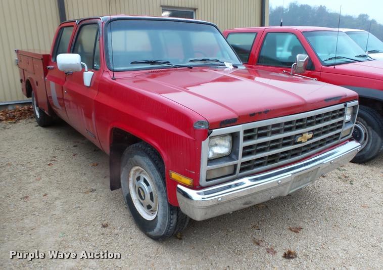 image for item K2497 1991 Chevrolet 3500 Crew Cab utility truck