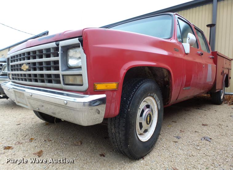 image for item K2497 1991 Chevrolet 3500 Crew Cab utility truck