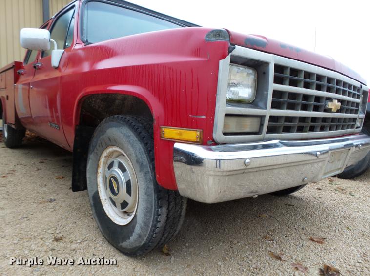 image for item K2497 1991 Chevrolet 3500 Crew Cab utility truck