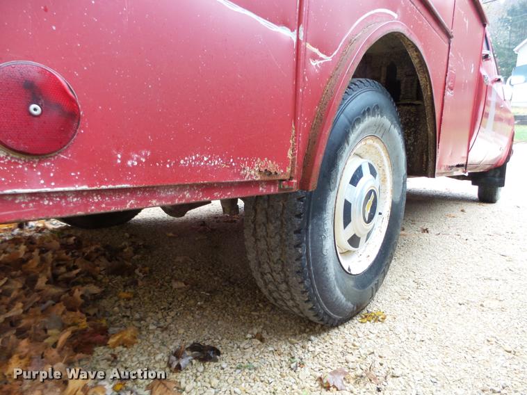 image for item K2497 1991 Chevrolet 3500 Crew Cab utility truck