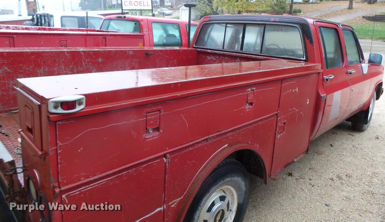 image for item K2497 1991 Chevrolet 3500 Crew Cab utility truck