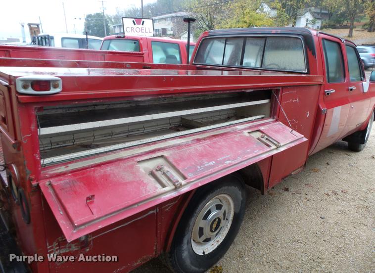 image for item K2497 1991 Chevrolet 3500 Crew Cab utility truck