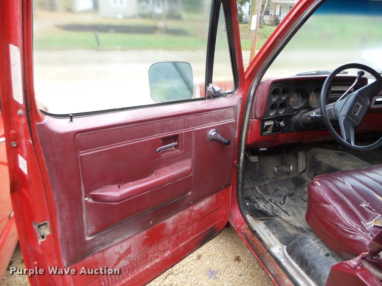 image for item K2497 1991 Chevrolet 3500 Crew Cab utility truck