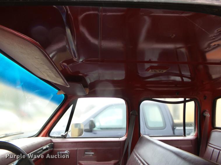 image for item K2497 1991 Chevrolet 3500 Crew Cab utility truck