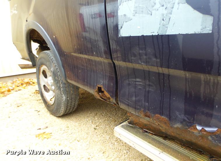 image for item K2498 2001 Ford F150 XL SuperCab pickup truck