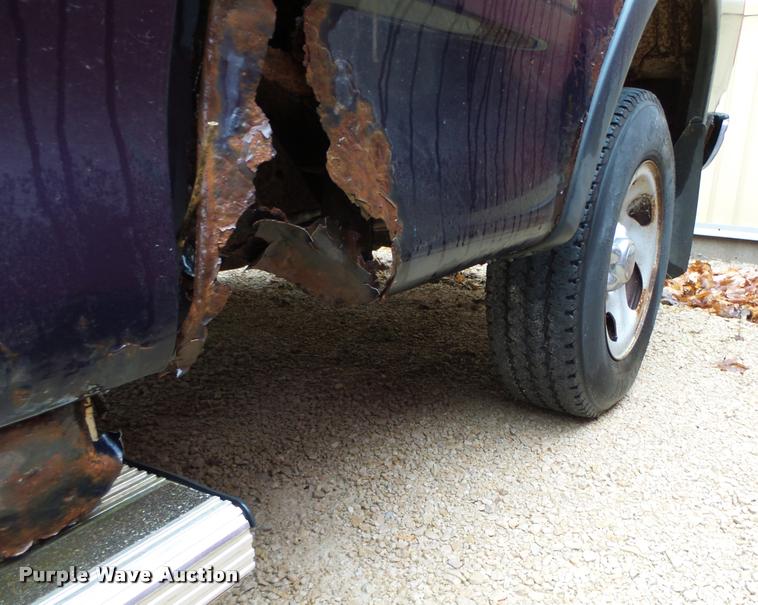 image for item K2498 2001 Ford F150 XL SuperCab pickup truck