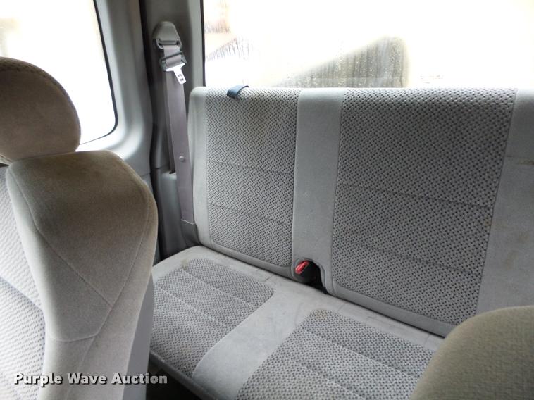 image for item K2498 2001 Ford F150 XL SuperCab pickup truck