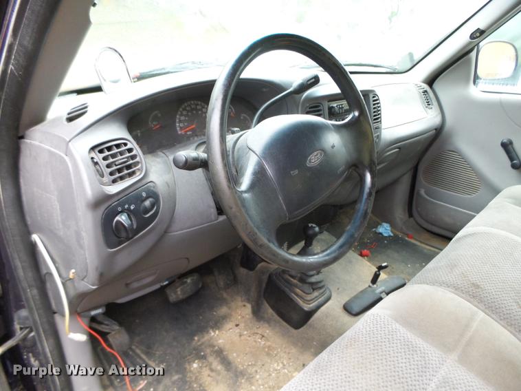 image for item K2498 2001 Ford F150 XL SuperCab pickup truck