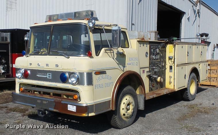 image for item K3435 1976 Ford 900 fire truck
