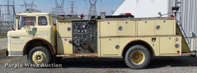 image for item K3435 1976 Ford 900 fire truck