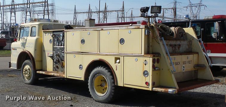 image for item K3435 1976 Ford 900 fire truck