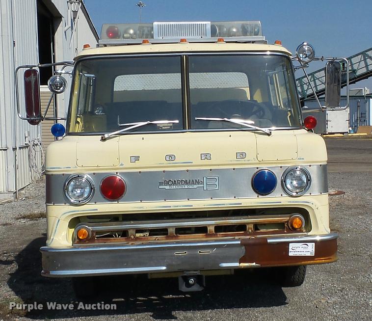 image for item K3435 1976 Ford 900 fire truck