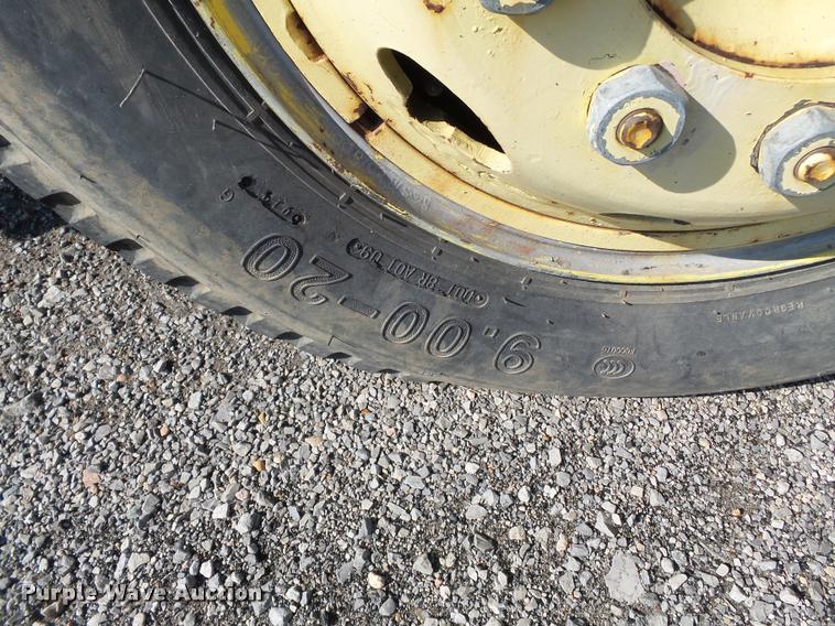 image for item K3435 1976 Ford 900 fire truck