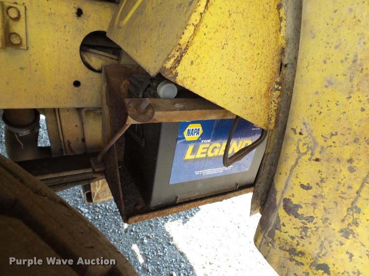 image for item K3435 1976 Ford 900 fire truck