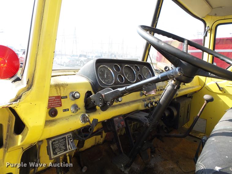 image for item K3435 1976 Ford 900 fire truck