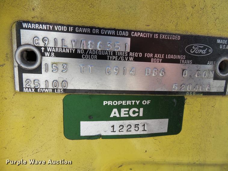 image for item K3435 1976 Ford 900 fire truck