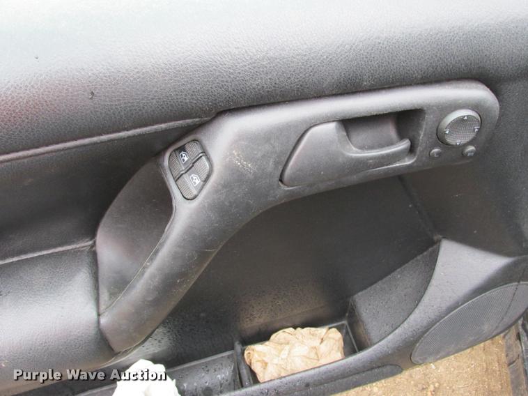 image for item K4247 1999 Volkswagen Cabrio convertible