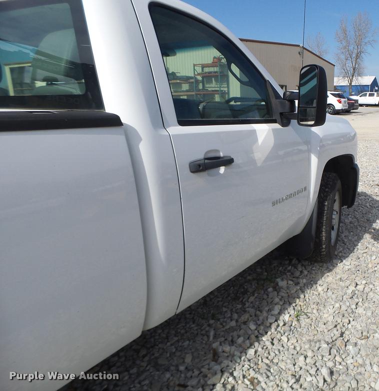 image for item K5600 2009 Chevrolet Silverado 1500 pickup truck