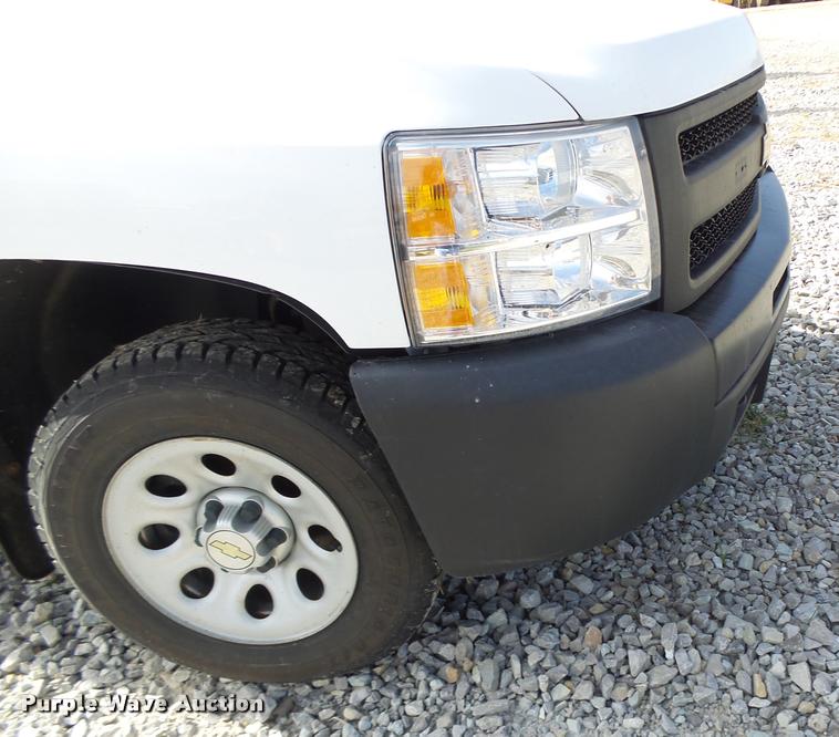 image for item K5600 2009 Chevrolet Silverado 1500 pickup truck