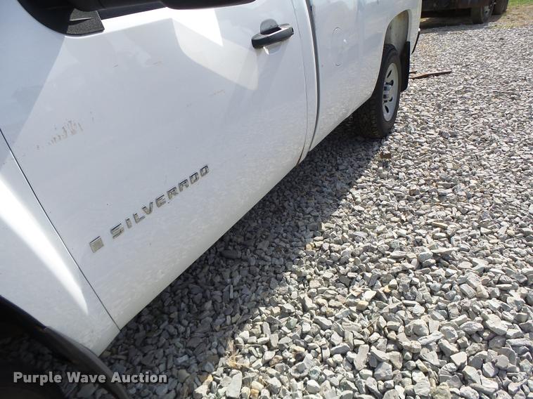 image for item K5600 2009 Chevrolet Silverado 1500 pickup truck