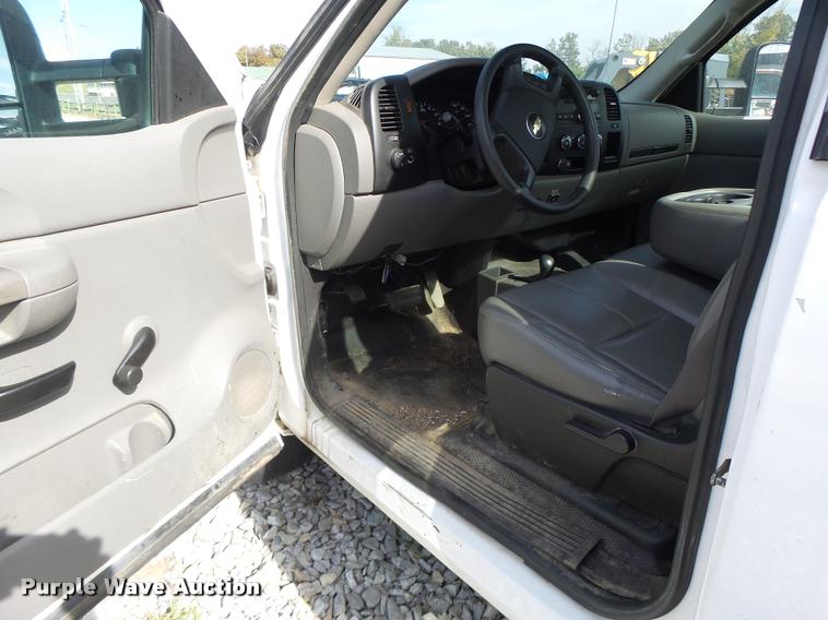 image for item K5600 2009 Chevrolet Silverado 1500 pickup truck