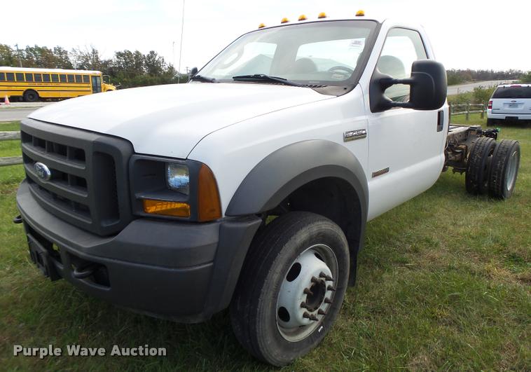 image for item K5601 2005 Ford F450 Super Duty truck cab and chassis