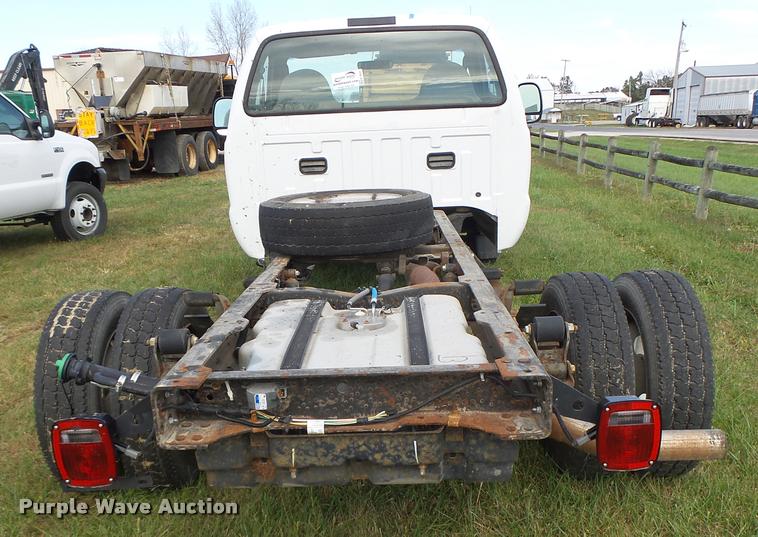 image for item K5601 2005 Ford F450 Super Duty truck cab and chassis