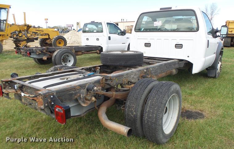 image for item K5601 2005 Ford F450 Super Duty truck cab and chassis