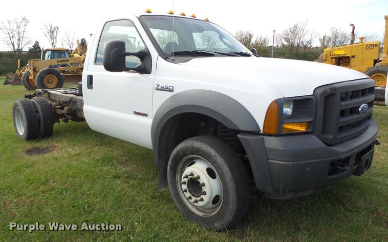 image for item K5601 2005 Ford F450 Super Duty truck cab and chassis