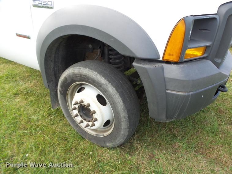 image for item K5601 2005 Ford F450 Super Duty truck cab and chassis