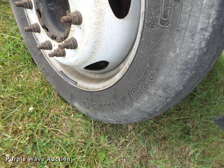 image for item K5601 2005 Ford F450 Super Duty truck cab and chassis